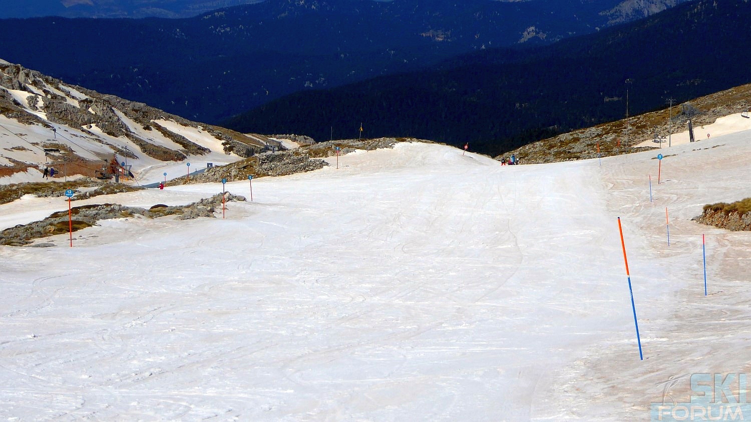 237105-parnassos-ski-slope-easy.jpg