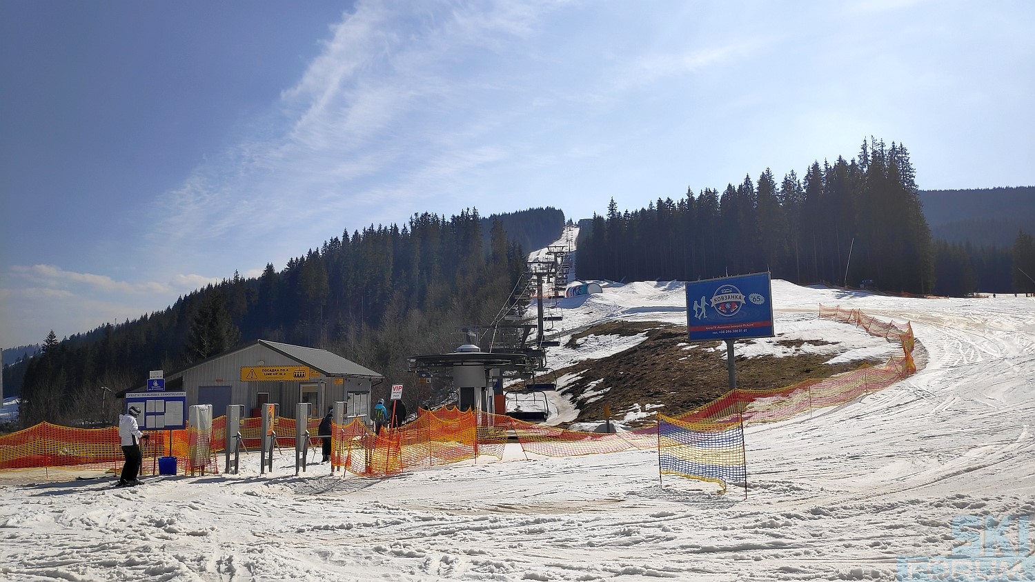 241353-ski-in-bukovel-20.jpg