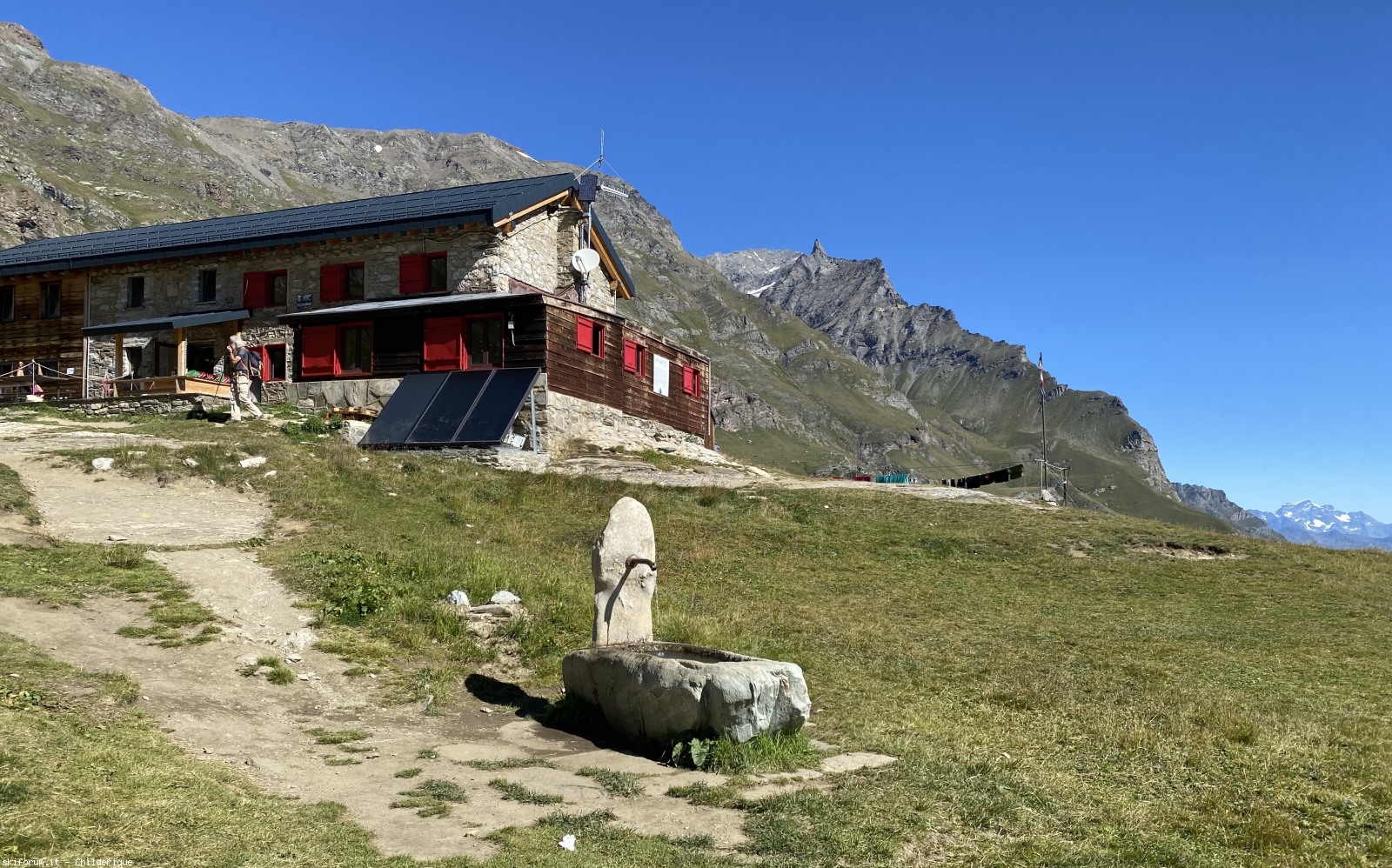 297296-rep15rifugioarrivandodalsentieroimg8760.jpg