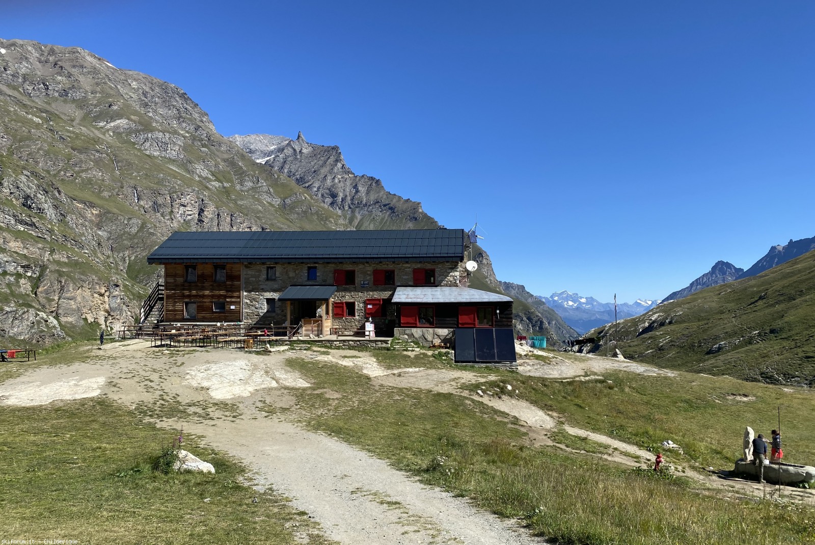 297297-rep16rifugioda-sudconilgrandcombinsullosfondoimg8763.jpg