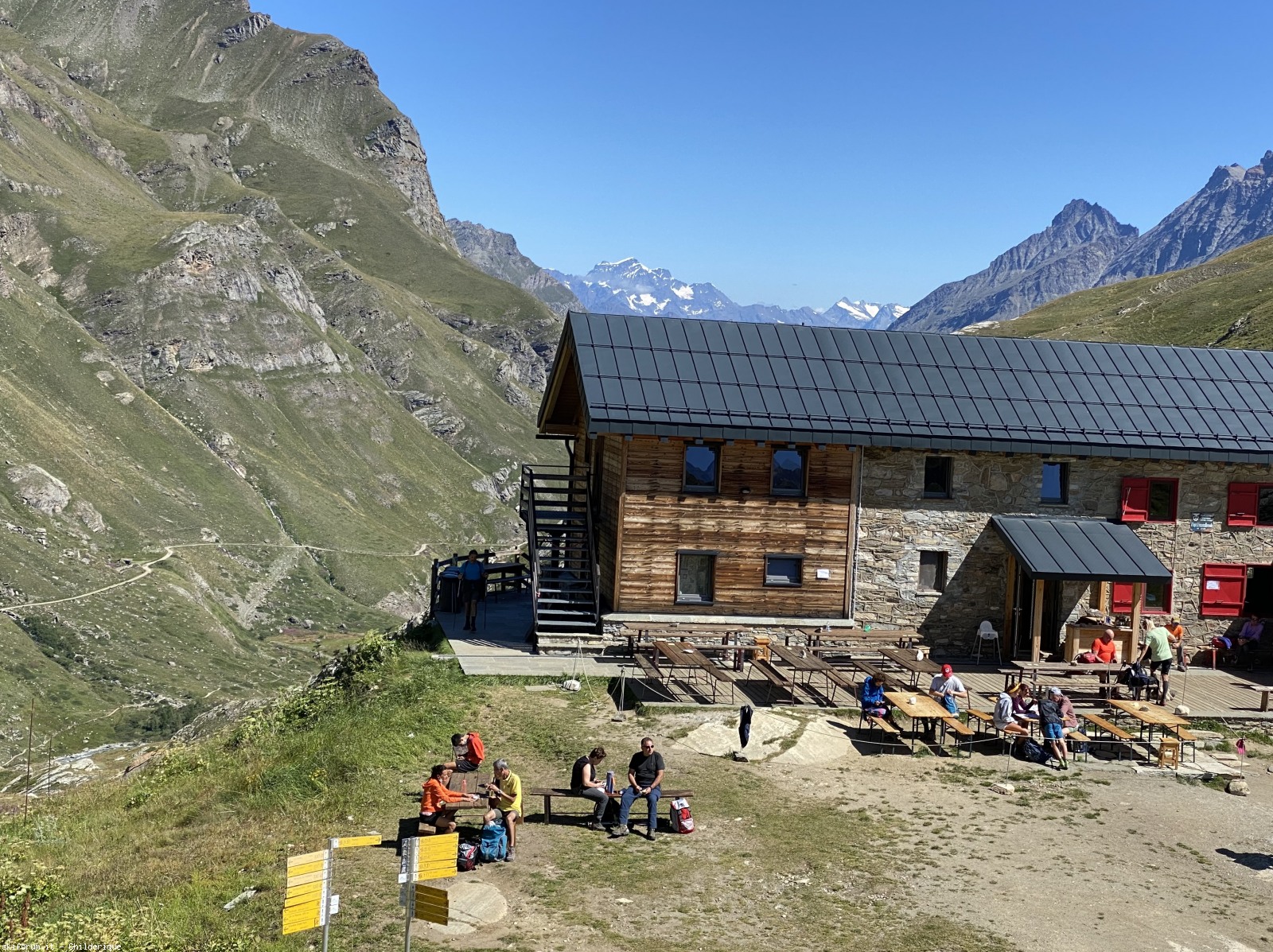 297298-rep17rifugiodasudconparte-dellacarrarecciaedelsentieropercorsiimg8764.jpg