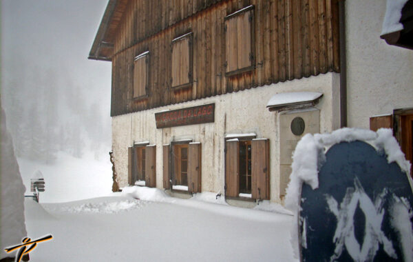 Sotto la Croda da Lago, Rifugio Palmieri