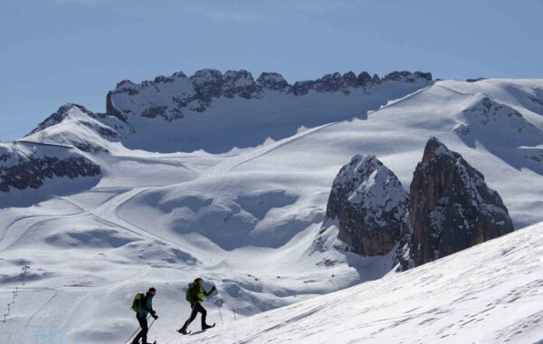 Marmolada a tutta: gara di discesa con ciaspole e ramponcini dal ghiacciaio