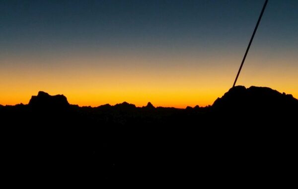 Alba dalla cima della Marmolada: ultimo appuntamento della stagione