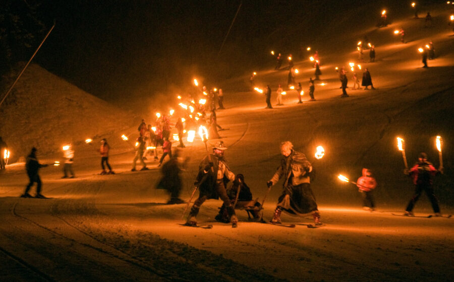 Tarvisio – La magia del Monte Lussari accesa dalla tradizionale Fiaccolata e dallo Ski by night