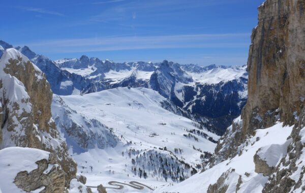 Dal 27 novembre si torna a sciare nelle Dolomiti (con 14 nuovi impianti)