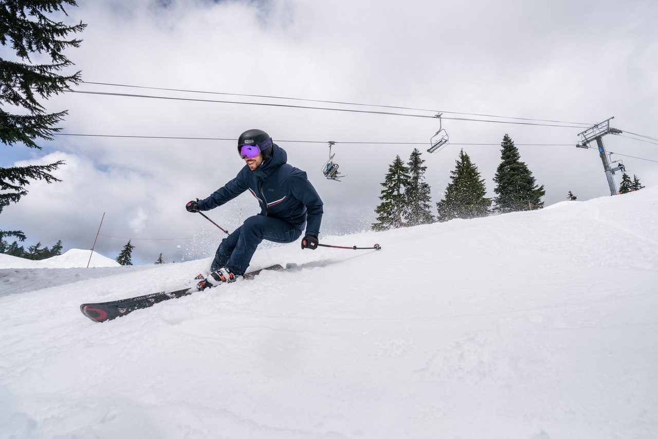 Helly Hansen: giacche e pantaloni per lo sci in pista con tecnologia Lifa Infinity™